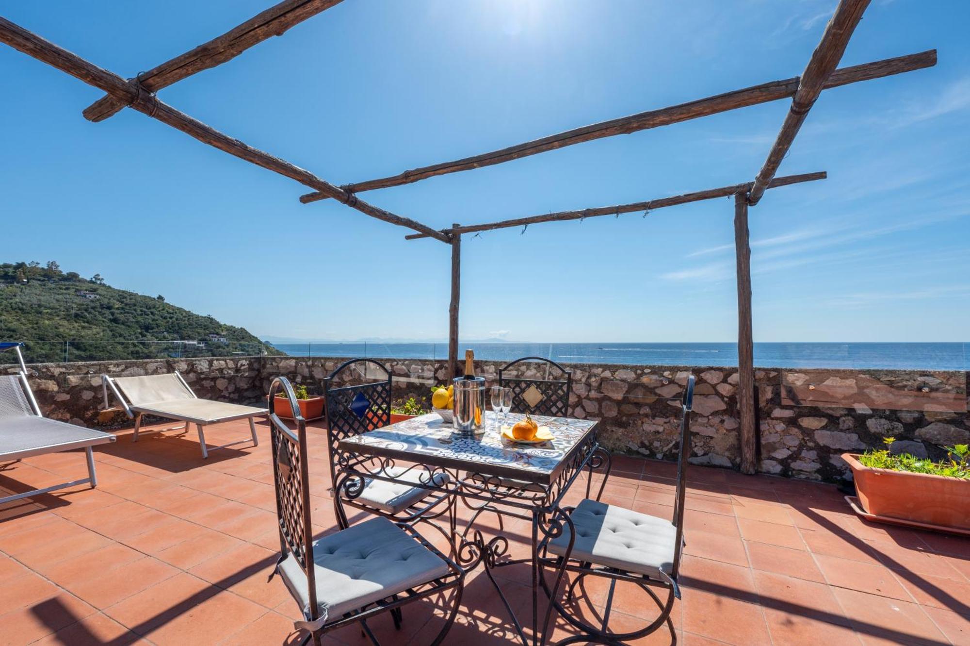 Camping Villaggio Nettuno Nerano Buitenkant foto